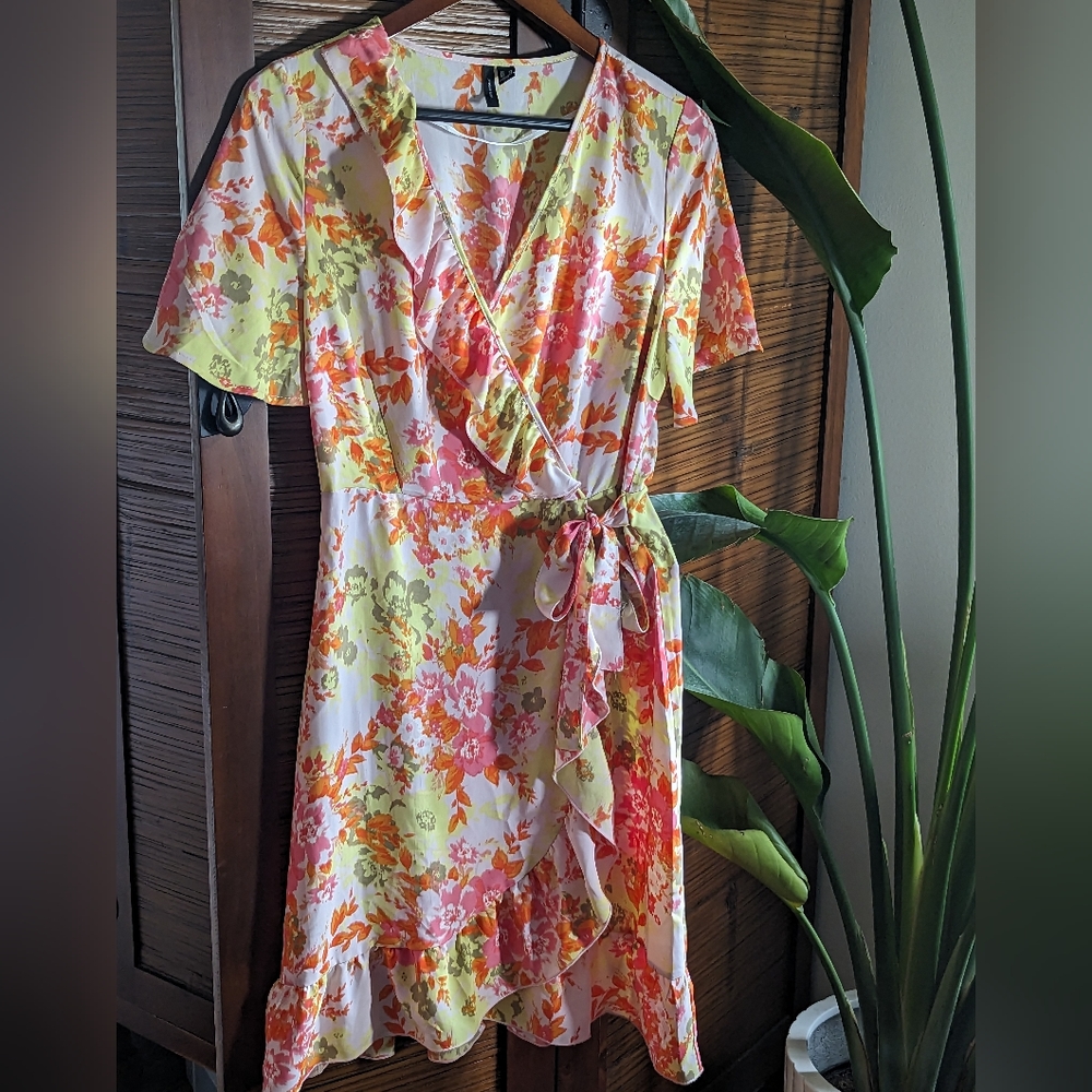 NWOT Vero Moda bright faux wrap dress